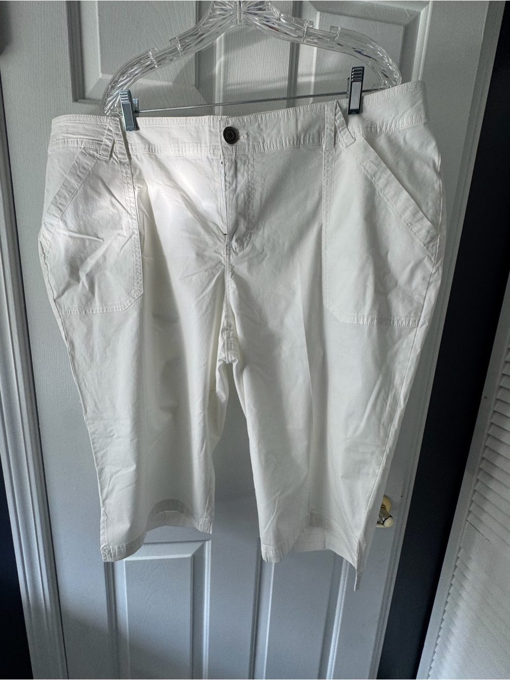 Lane Bryant White Cape Cod Crop Capris